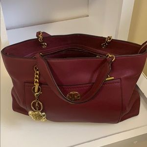 Almost New Tory Burch bag. Comes with dust bag